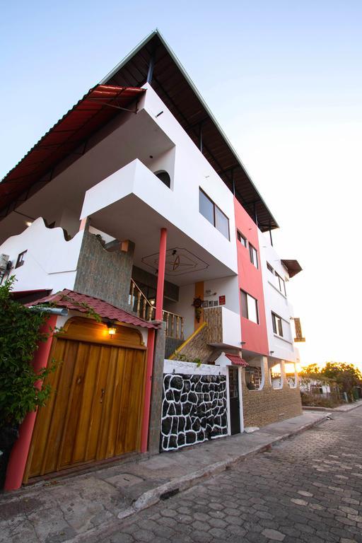 Hostal Tongo Reef Puerto Baquerizo Moreno Exterior foto